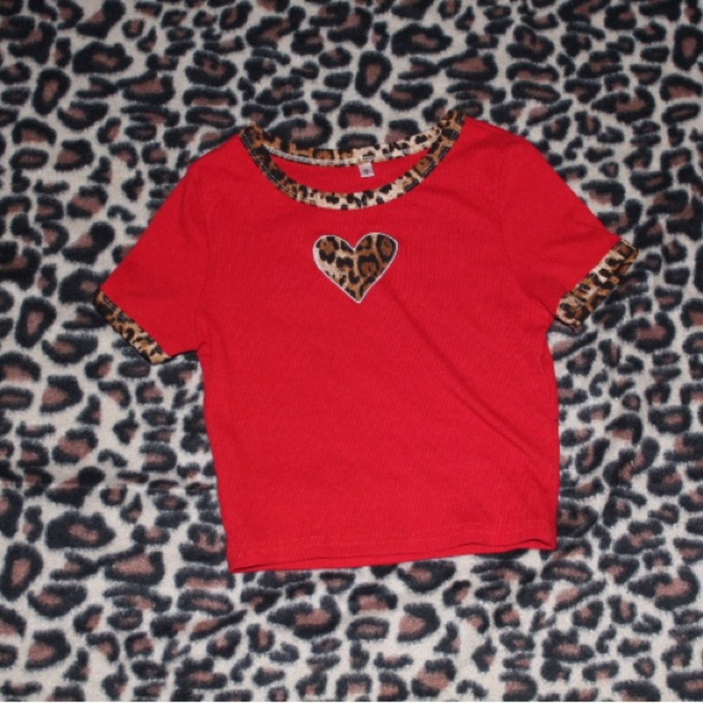 cute y2k inspired cheetah print lined heart baby tee